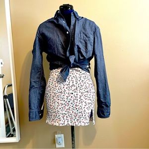 Adorable floral mini with slit, size L